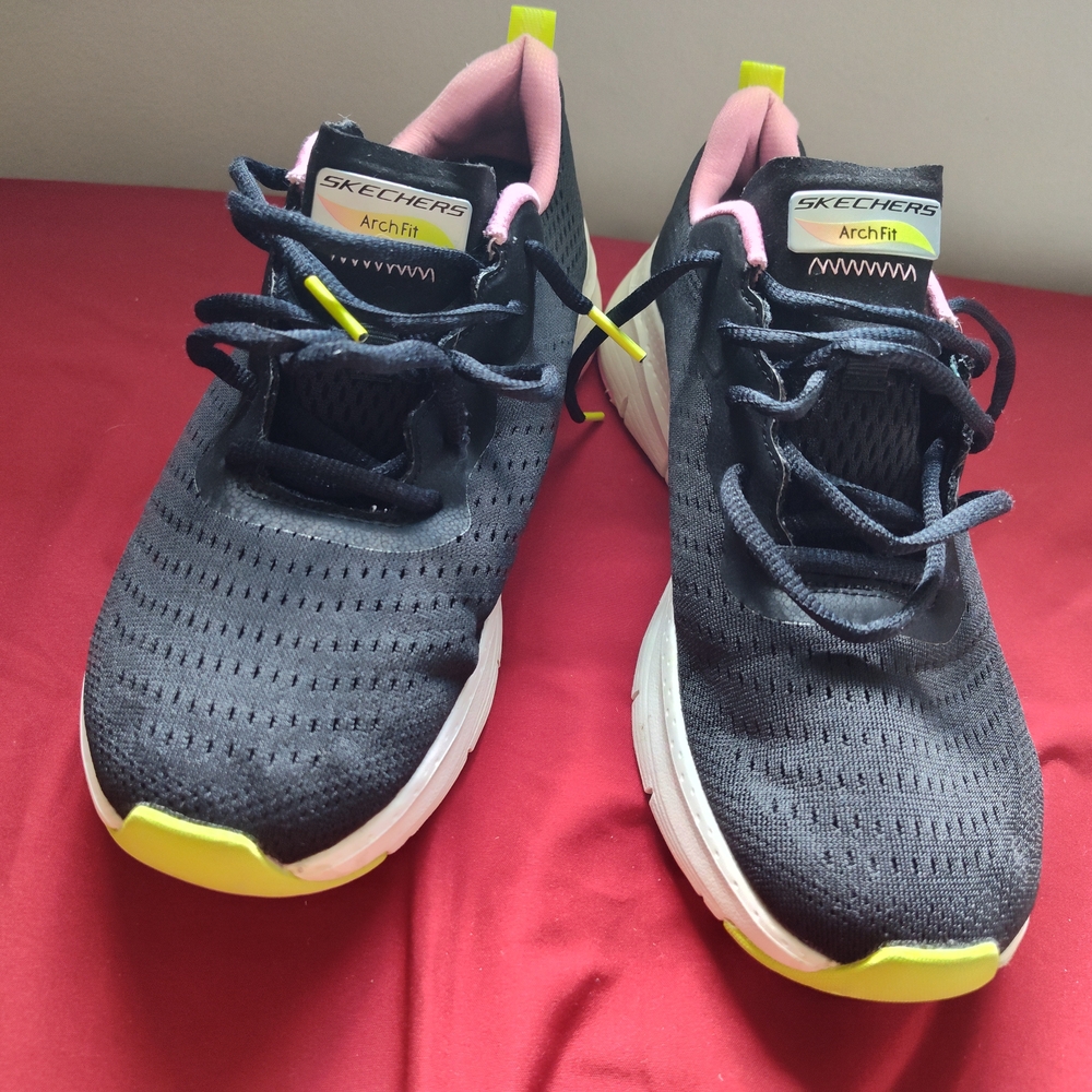 Skechers Women's Black and Yellow Athletic Shoes